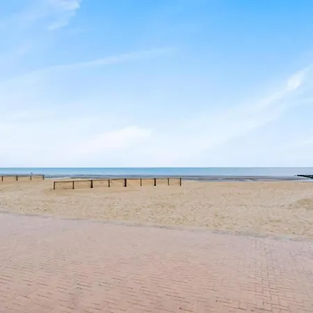 Near Koksijde By The Sea Apartamento Sint-Idesbald